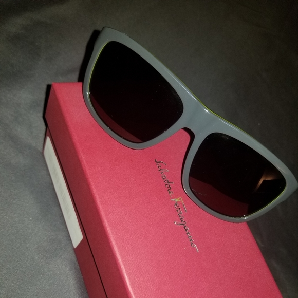 Salvatore Ferragamo Other - Salvatore Ferragamo - Unisex Sunglasses